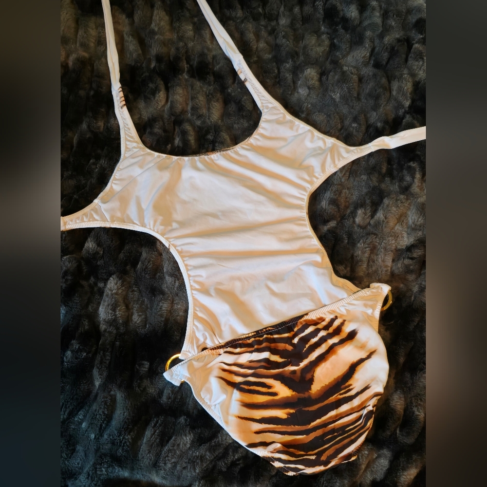Venus Tiger Monokini - Picture 4 of 7